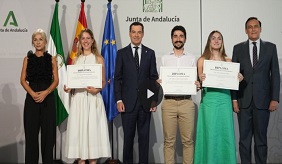 Moreno destaca la excelencia, el talento y esfuerzo de los
        jóvenes andaluces reconocidos con los mejores expedientes
        académicos